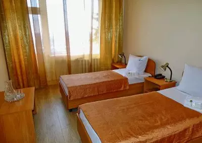 2 местный номер 2 категории 1 комнатный в 10А корпусе в санатории Родник города Пятигорск - фотография